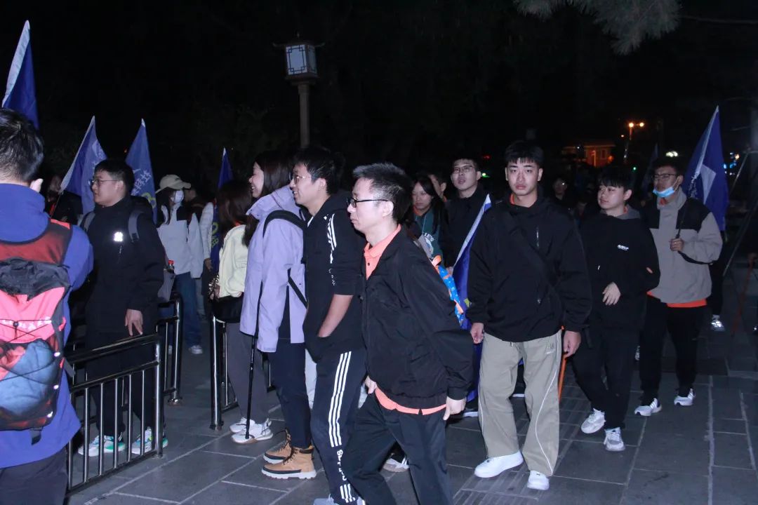 我們一起，頂峰相見 