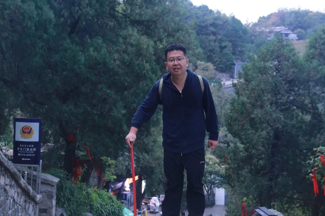 我們一起，頂峰相見 