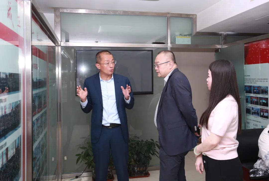 熱烈歡迎法國布雷斯特商學院校長沈岱博士、Clovitis中國辦公室負責人劉彥麟一行來訪社科賽斯!